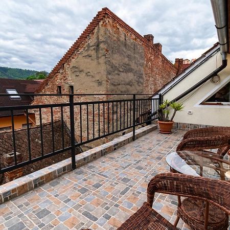 Residence 48 Beautiful Building Within Moments From The Old Town Of Braşov Eksteriør billede