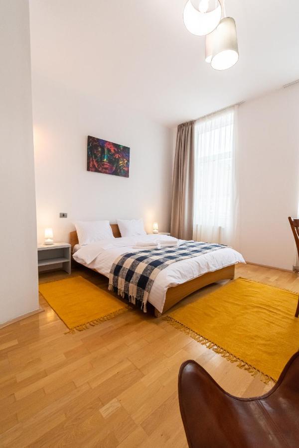 Residence 48 Beautiful Building Within Moments From The Old Town Of Braşov Eksteriør billede