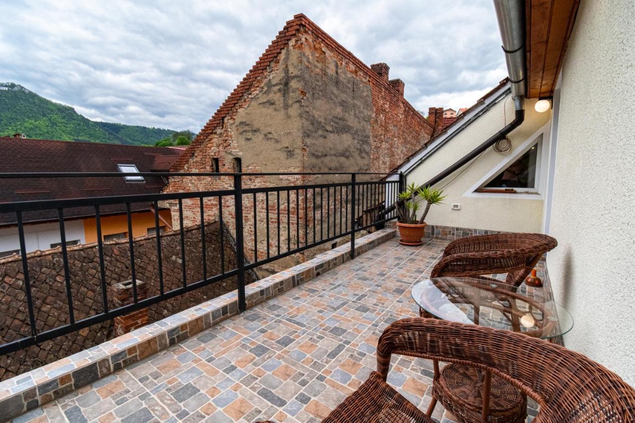 Residence 48 Beautiful Building Within Moments From The Old Town Of Braşov Eksteriør billede