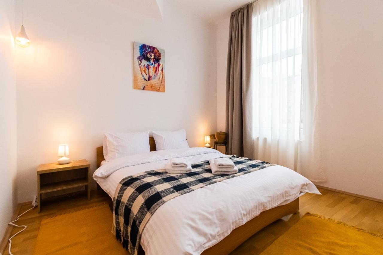 Residence 48 Beautiful Building Within Moments From The Old Town Of Braşov Eksteriør billede