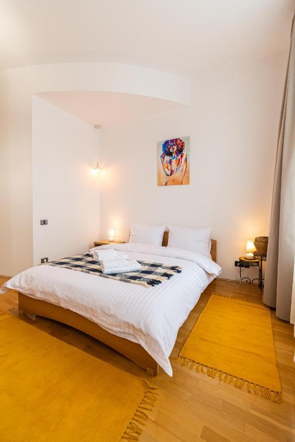 Residence 48 Beautiful Building Within Moments From The Old Town Of Braşov Eksteriør billede