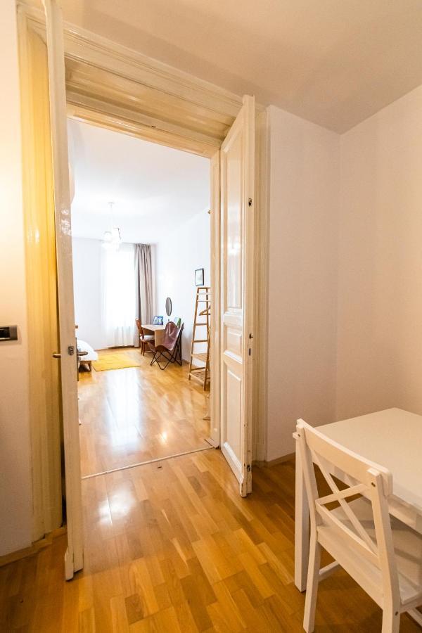 Residence 48 Beautiful Building Within Moments From The Old Town Of Braşov Eksteriør billede