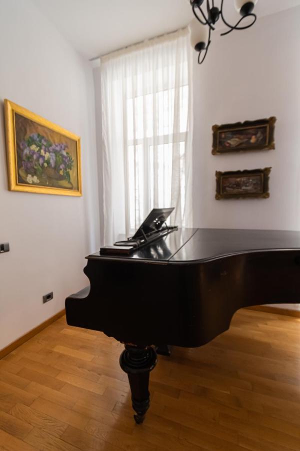 Residence 48 Beautiful Building Within Moments From The Old Town Of Braşov Eksteriør billede