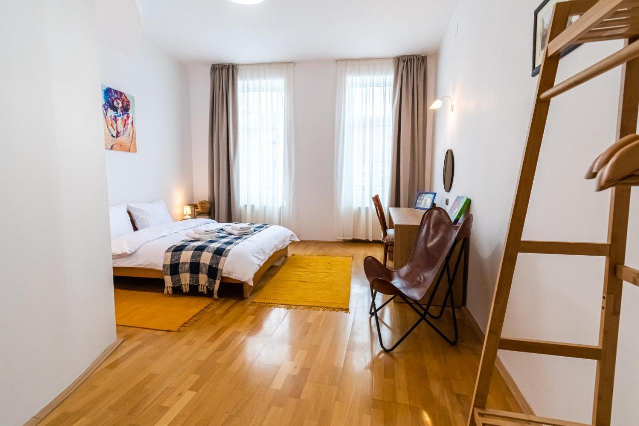 Residence 48 Beautiful Building Within Moments From The Old Town Of Braşov Eksteriør billede