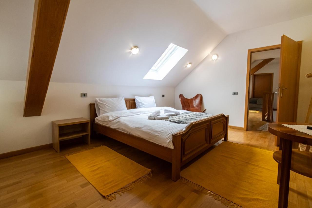 Residence 48 Beautiful Building Within Moments From The Old Town Of Braşov Eksteriør billede