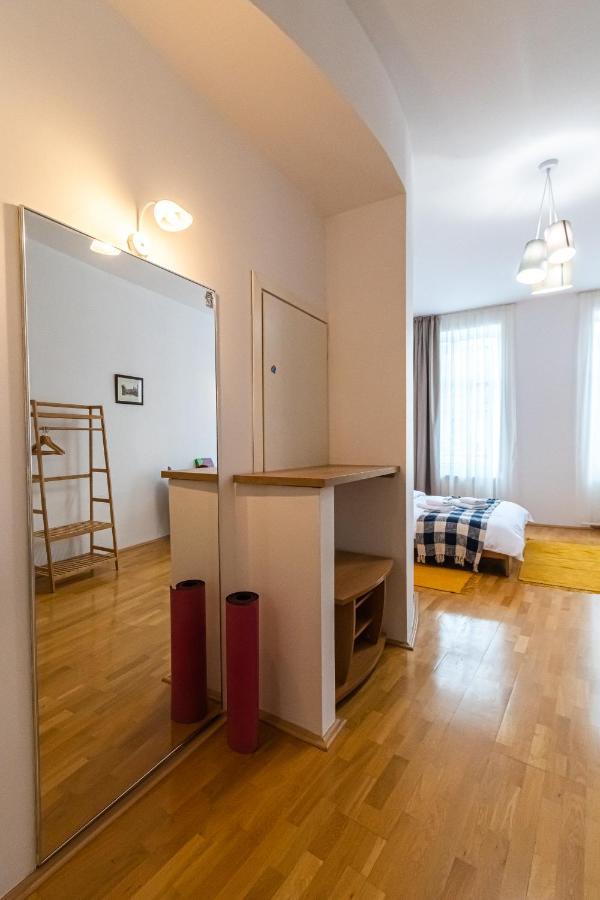 Residence 48 Beautiful Building Within Moments From The Old Town Of Braşov Eksteriør billede