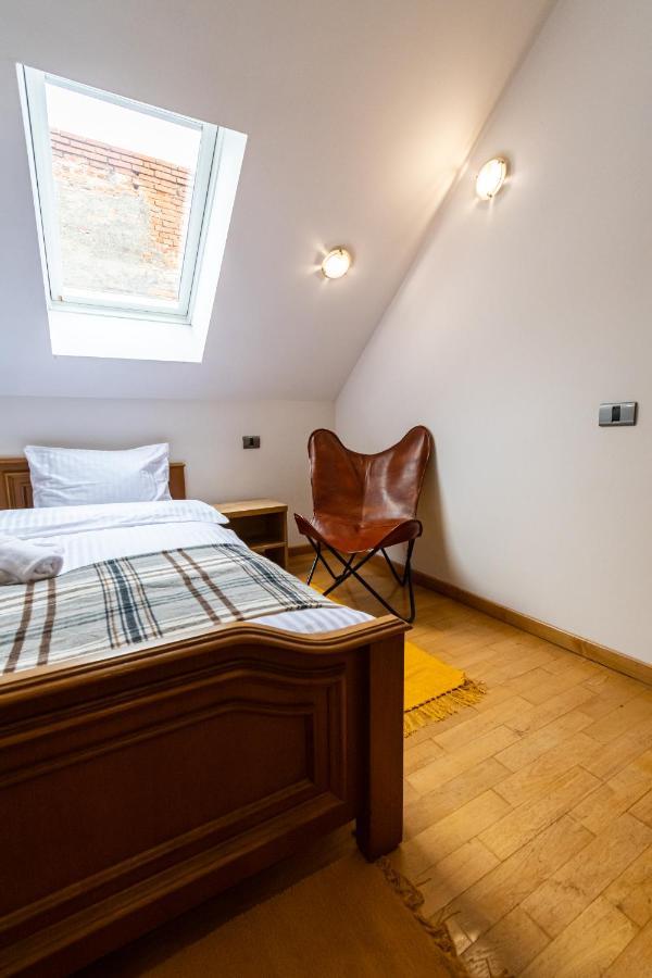 Residence 48 Beautiful Building Within Moments From The Old Town Of Braşov Eksteriør billede