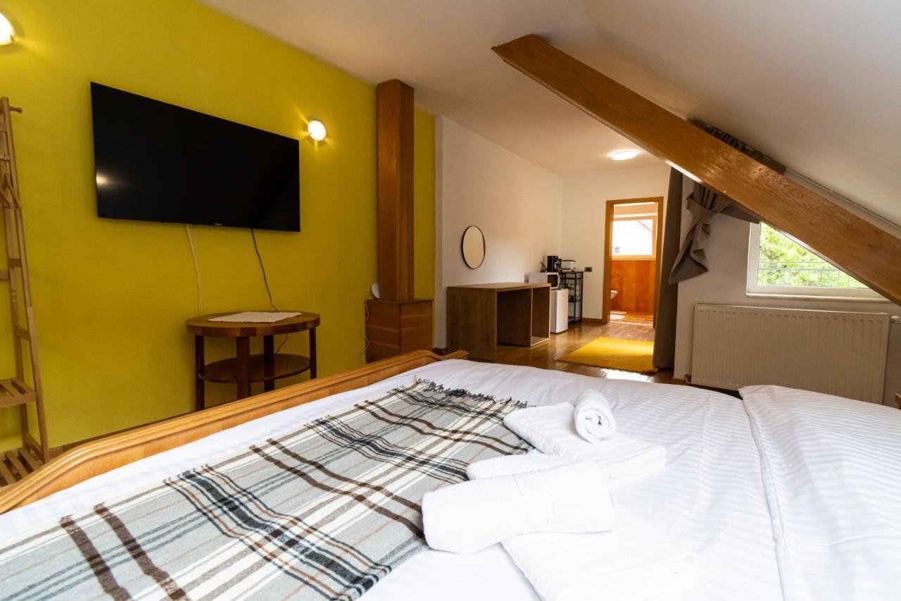 Residence 48 Beautiful Building Within Moments From The Old Town Of Braşov Eksteriør billede