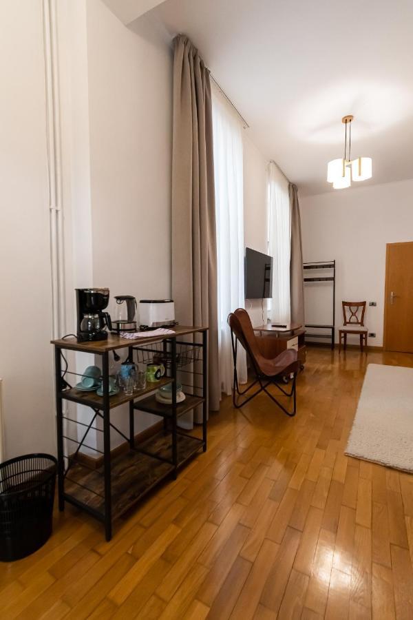 Residence 48 Beautiful Building Within Moments From The Old Town Of Braşov Eksteriør billede