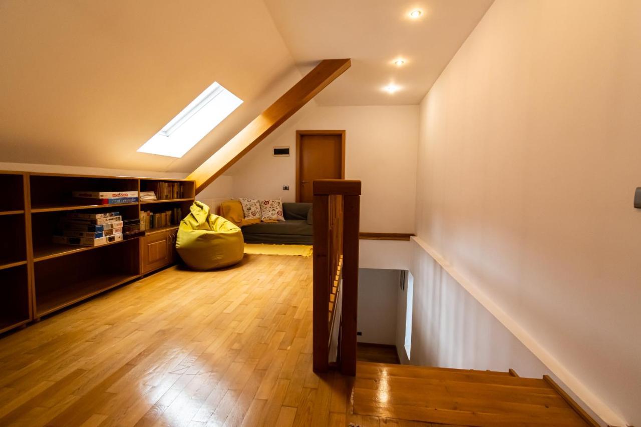 Residence 48 Beautiful Building Within Moments From The Old Town Of Braşov Eksteriør billede
