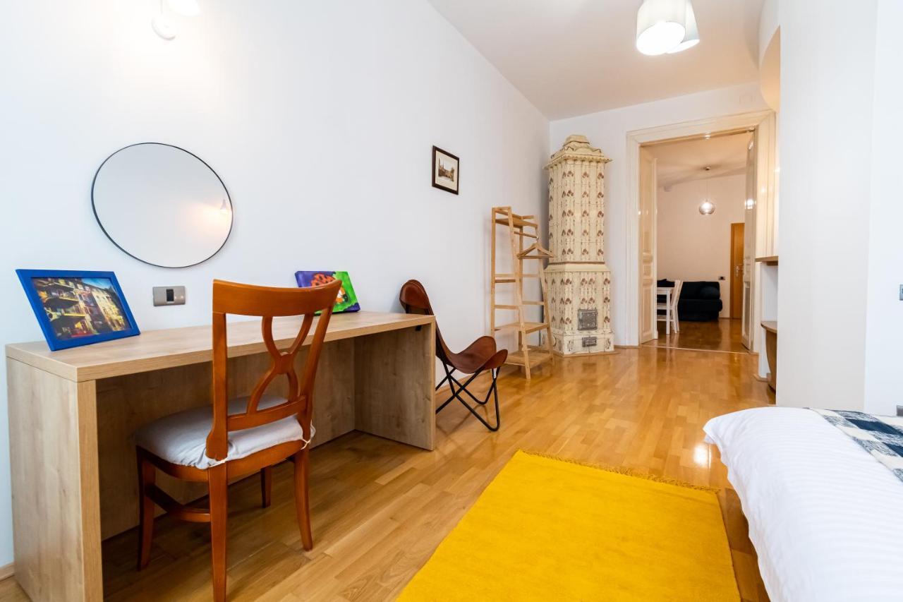 Residence 48 Beautiful Building Within Moments From The Old Town Of Braşov Eksteriør billede