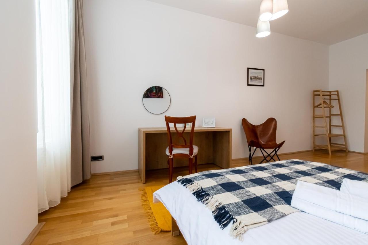 Residence 48 Beautiful Building Within Moments From The Old Town Of Braşov Eksteriør billede