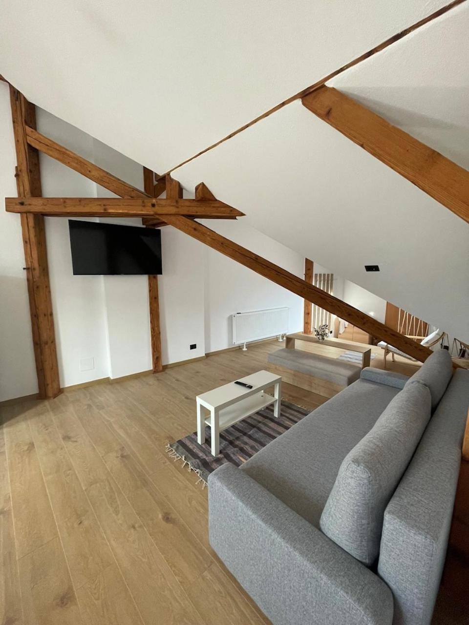 Residence 48 Beautiful Building Within Moments From The Old Town Of Braşov Eksteriør billede